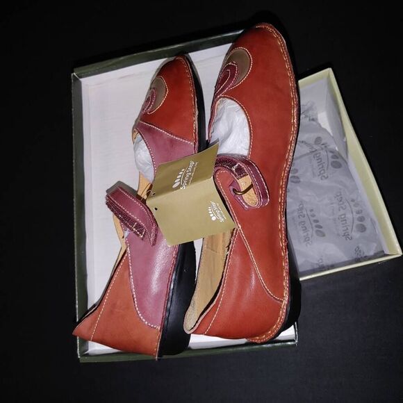 New Spring Step Cosmic Red Leather Mary Jane Flats 9 - Picture 3 of 5